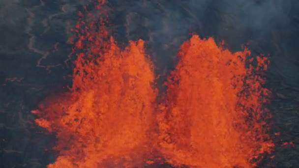 Luchtzichtemissies van giftige gassen actieve vulkaan — Stockvideo