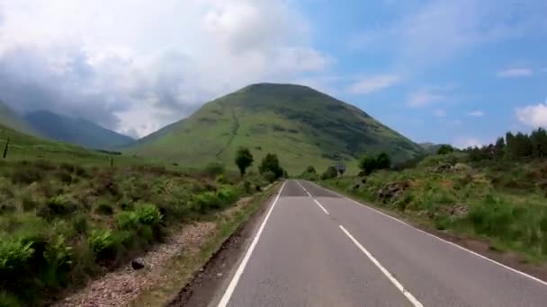 POV vezetés Glencoe hegyek folyó Coe skót felföld — Stock videók