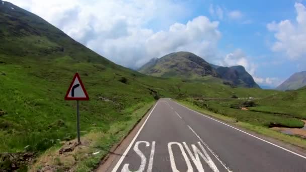 POV οδήγηση Τρεις αδελφές του Glencoe βουνά Σκωτία — Αρχείο Βίντεο