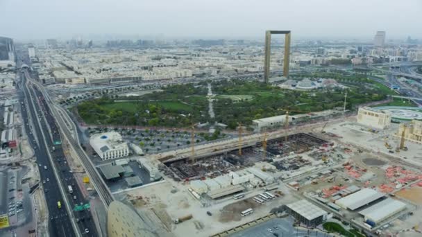 Flygfoto skyskrapor Dubai Frame Zabeel Park UAE — Stockvideo