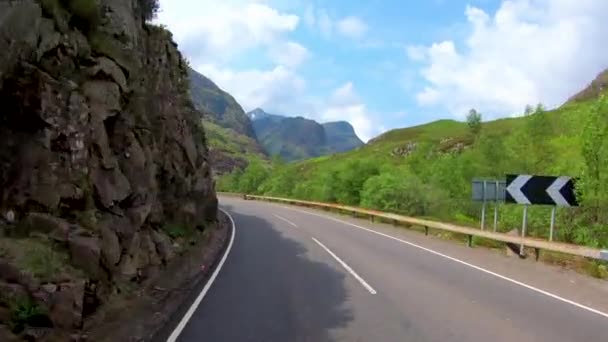 POV dirigindo Três Irmãs de Glencoe montanhas Escócia — Vídeo de Stock