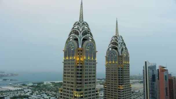 Vista aérea do crepúsculo da cidade Arranha-céus Dubai Emirados Árabes Unidos — Vídeo de Stock