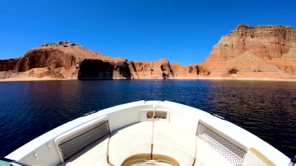 Barco POV cruzeiro no Lago Powell Arizona EUA — Vídeo de Stock