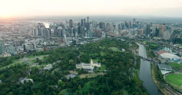 Vista aérea do pôr do sol Government House Parklands Melbourne — Vídeo de Stock