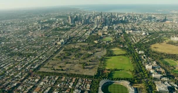 Melbourne banliyöleri ve CBD ufuk çizgisi — Stok video