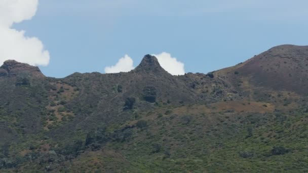 Vista aérea borda do cume do vulcão adormecido Mauna Kea — Vídeo de Stock