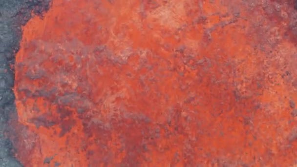 하늘에서 내려다본 붉은 뜨거운 용암 분수들 — 비디오