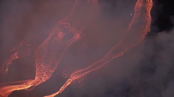 Aerial view hot magma open fissures toxic gases — Vídeo de stock