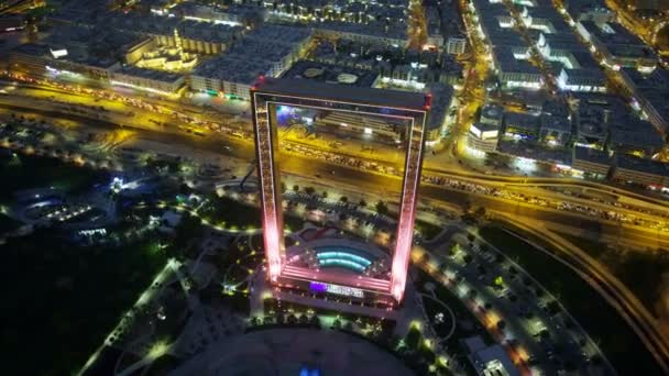 Flygfoto belyst vy Dubai Frame Zabeel Park UAE — Stockvideo