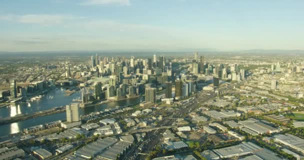 Vista aérea do pôr do sol Docklands e horizonte da cidade de Melbourne — Vídeo de Stock