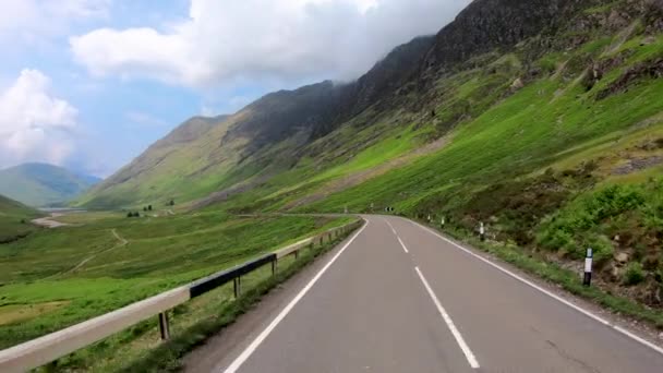 POV naturskön körning Glencoe Valley motorväg Storbritannien — Stockvideo