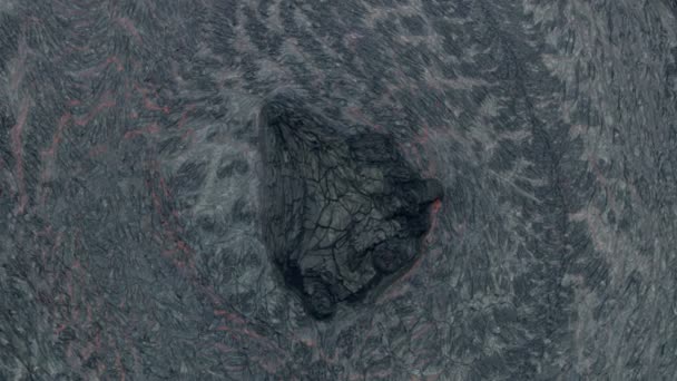 Widok z lotu ptaka gorąca lawa skała krzepnięcia na chłodzenie — Wideo stockowe