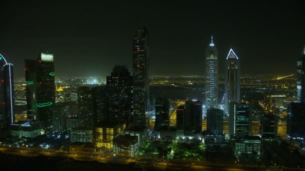 Malam hari mengiluminasi pemandangan jalan raya Dubai Creek — Stok Video