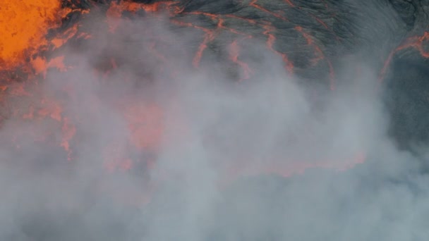 Letecký pohled červené horké magma z zemské kůry — Stock video