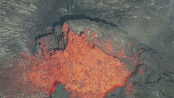Воздушный обзор Земли сила природы ярости расплавленной лавы — стоковое видео