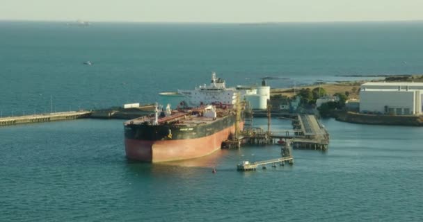 Olietankeren Williamstown Melbourne ligger i dok. – Stock-video