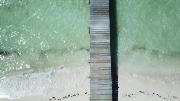 Beach with jetty in Caribbean resort outdoor Bahamas — Stockvideo