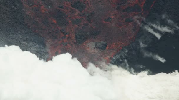 空中ビュー赤い熱いマグマの海の蒸気上昇 — ストック動画