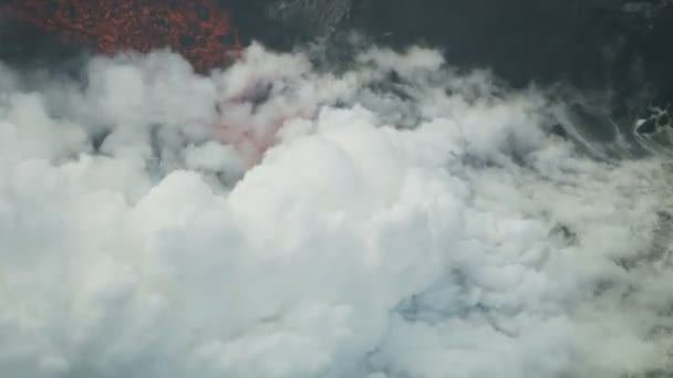 Luchtfoto rood heet magma oceaan stoom stijgende — Stockvideo