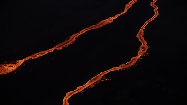 Aerial view rivers of hot magma open fissures — Stock Video