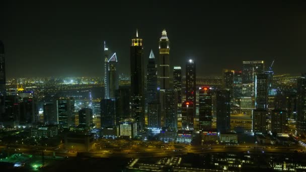 Antenne Nacht beleuchtete Ansicht Wolkenkratzer Dubai Kanal VAE — Stockvideo