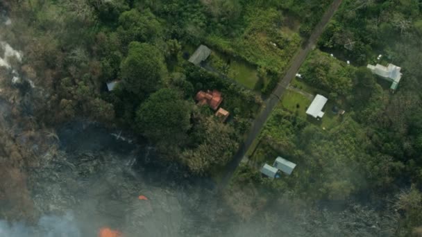 Luchtfoto van vulkanisch magma vernietigend landschap Kilauea Hawaii — Stockvideo