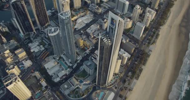 Luftaufnahme Surfers Paradise Wolkenkratzer Goldküste Queensland — Stockvideo