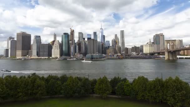 Timelapse přístav pohled Lower Manhattan obchodní trajekty USA — Stock video