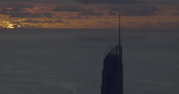 Sonnenaufgang aus der Luft Q1 Wolkenkratzer Skypoint Aussichtsplattform — Stockvideo