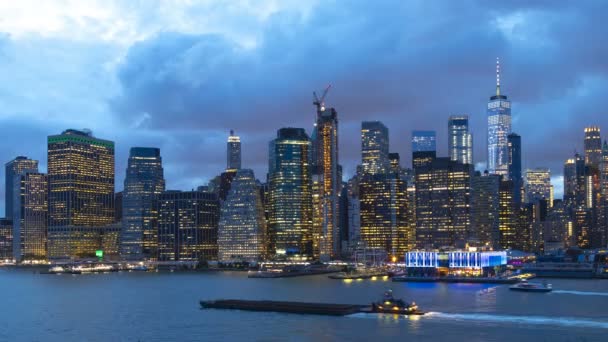Timelapse soumrak noční mrakodrapy Lower Manhattan finanční čtvrti — Stock video