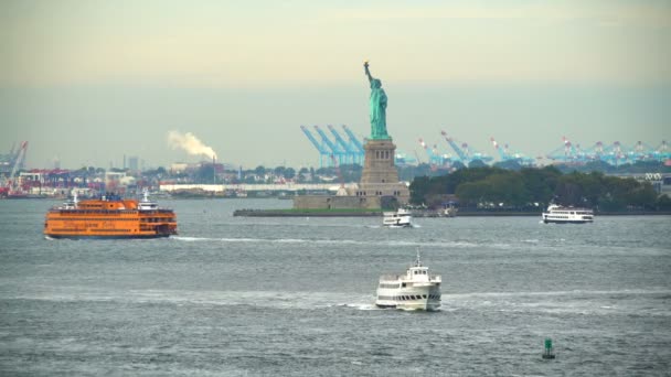 Estatua de la Libertad y Staten Island Ferry America — Vídeo de stock