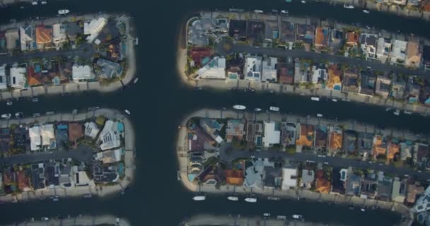 Vista aérea aérea casas à beira-mar Costa de ouro Queensland — Vídeo de Stock