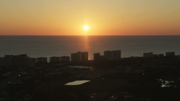 Hava manzaralı Panama City plajı, gün batımında Florida. — Stok video