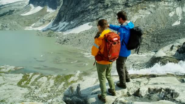 Active People Leisure Hiking Extreme High Mountain Terrain Relaxing Glacial — Stock Video