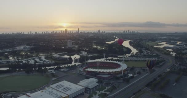 Aerial sunrise hot air Balloons city skyscrapers Australie — Video