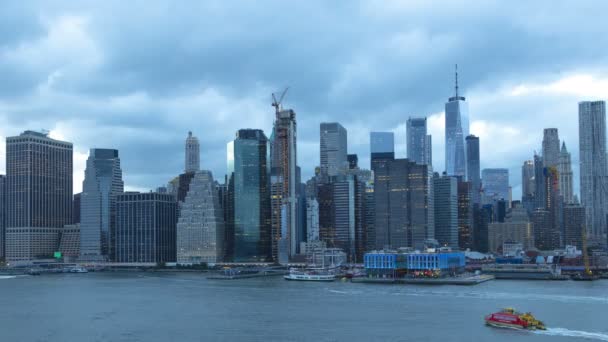 New York City čas osvícení soumraku říční trajekt — Stock video