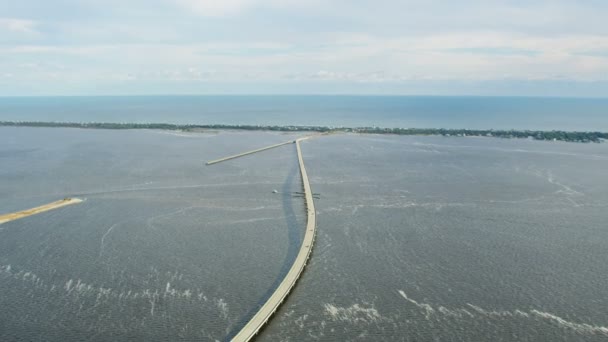 Vista aérea aérea Bryant Paton Bridge Apalachicola Bay — Vídeo de Stock