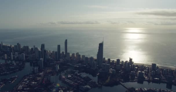 Flygfoto Surfare Paradise resort skyskrapa Queensland Australien — Stockvideo