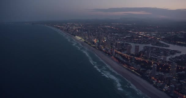 Havadan aydınlatılmış manzara Sörfçüler Cennet gökdeleni Altın Sahil — Stok video