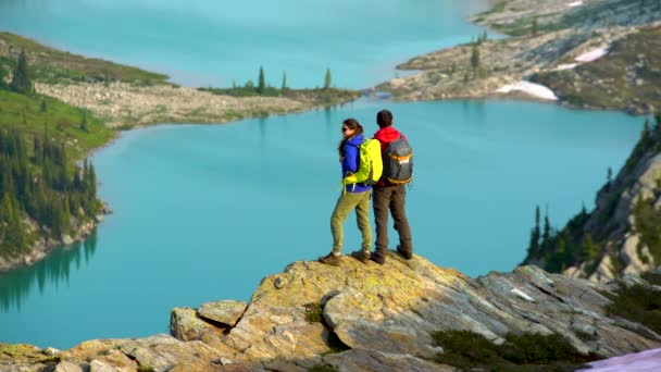 Mladý Aktivní Muž Žena Heli Turisté Kavkazští Turisté Prohlížení Ledovcové — Stock video