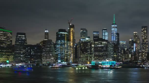 Timelapse φωτίζεται στο κέντρο της πόλης ουρανοξύστες νύχτα Νέα Υόρκη ΗΠΑ — Αρχείο Βίντεο