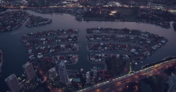 Légi felvétel Szörfösök Paradise felhőkarcoló Arany part — Stock videók