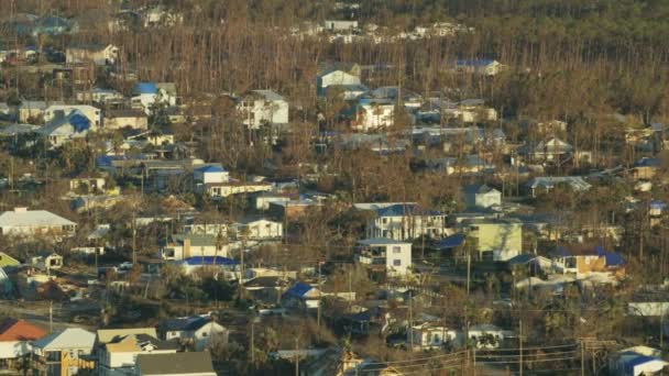 Vue aérienne toits endommagés L'ouragan Michael endommage la Floride — Video