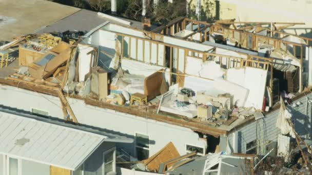 Vue aérienne propriété détruite par les vents de force ouragan — Video