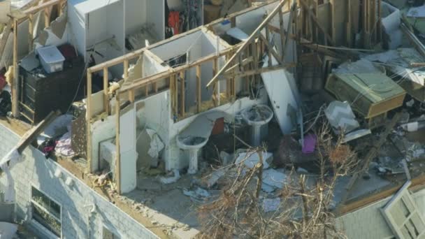 Immobilien aus der Luft durch Hurrikan-Winde zerstört — Stockvideo
