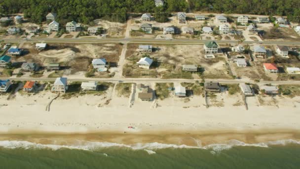Вид с воздуха на белый песчаный берег — стоковое видео