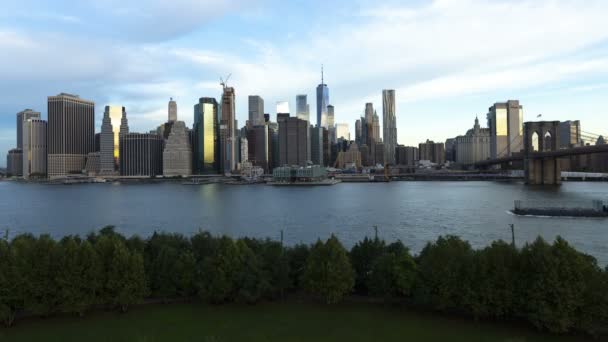 Timelapse arranha-céus da cidade Brooklyn Bridge New York — Vídeo de Stock