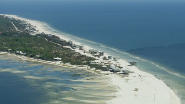 Luchtfoto strand stelten huizen Dog Island Florida — Stockvideo