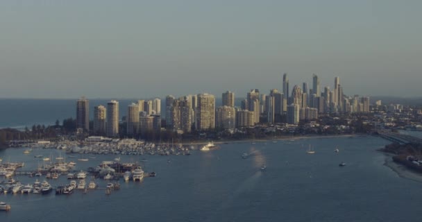 Sonnenuntergang aus der Luft Surfer Paradise Wolkenkratzer Goldküste — Stockvideo