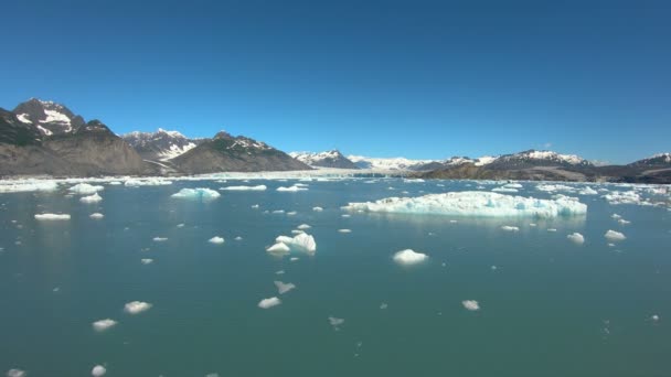 POV roto síntoma de hielo glacial cambio climático ambiental — Vídeos de Stock